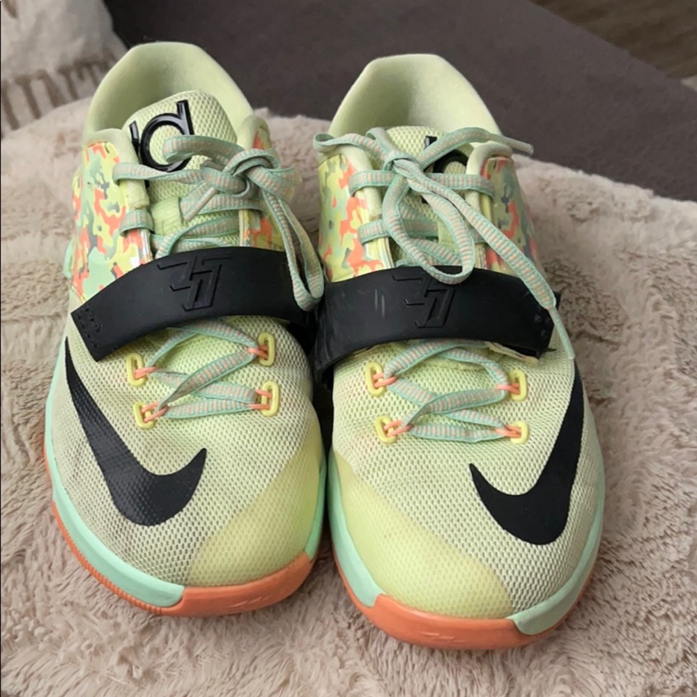 kD shoes size 3y